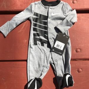 Nike Baby Pajamas Grey NWT Size 0-3 mo